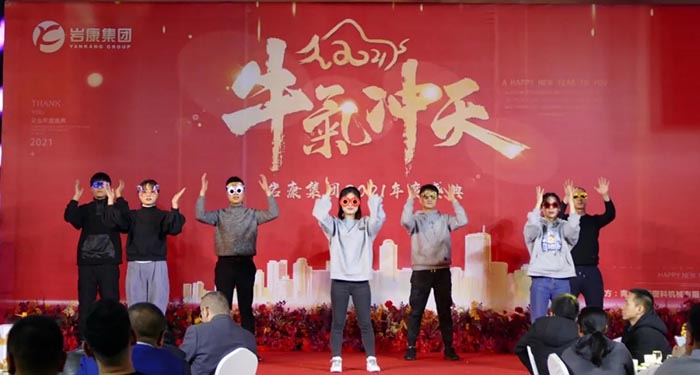 k8.com技术部带来的节目表演 k8.com技术部带来的节目表演